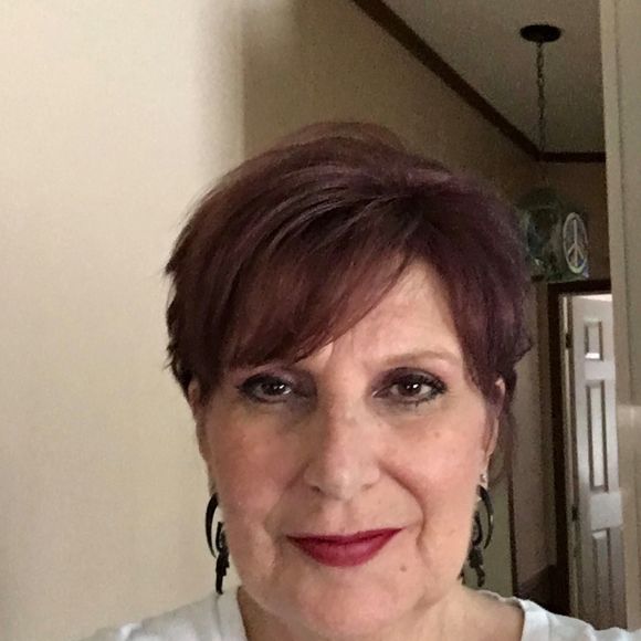 Profile Picture of Nancy Weis (@nancyweis1) on Poshmark