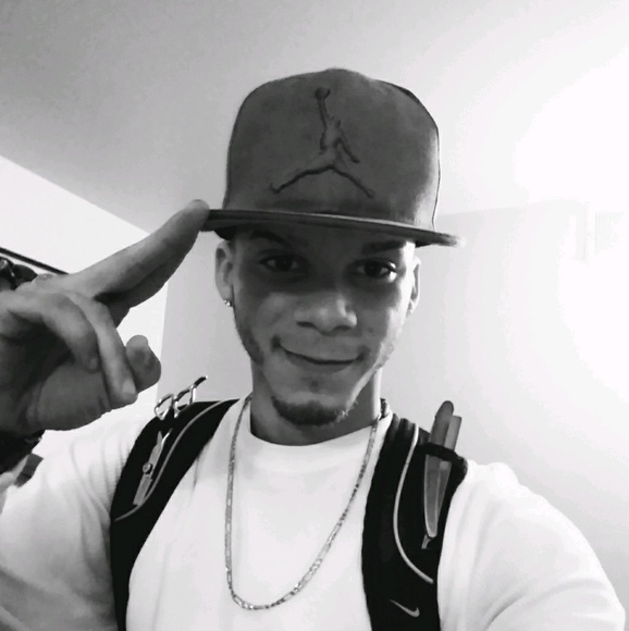 Profile Picture of Carlos Santana (@elbarber1331) on Poshmark