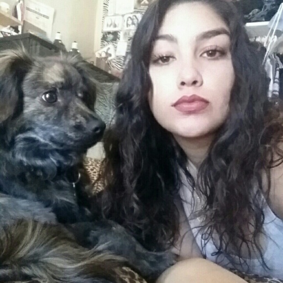 Profile Picture of Christine Pardo (@tinnie13) on Poshmark