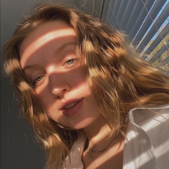 Profile Picture of Alaira Amzaleg (@amzalegalaira) on Poshmark