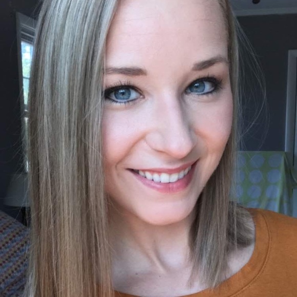 Profile Picture of Emily Milewsky (@emilewsky) on Poshmark