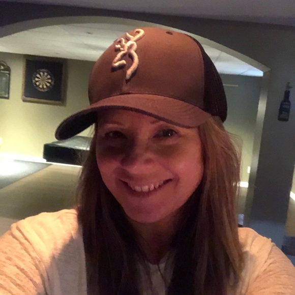 Profile Picture of Roberta Lauzon (@robertalauzon) on Poshmark