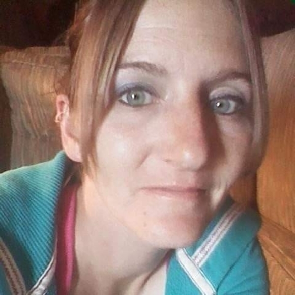 Profile Picture of Amanda Huey (@amandahuey) on Poshmark