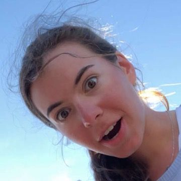 Profile Picture of Carly Legenzowski (@carlylegz) on Tiktok