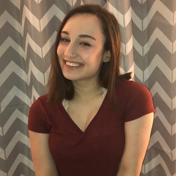 Profile Picture of Emily Barabas (@emilybarabas) on Poshmark