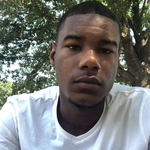 Profile Picture of Kevin Bankhead (@kevinbank25) on Poshmark
