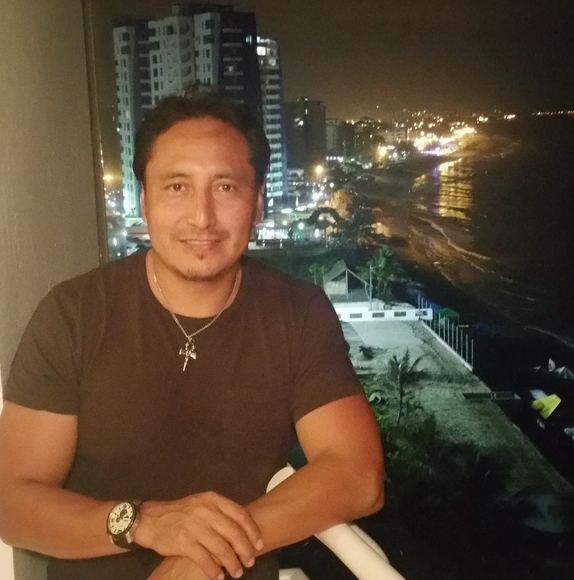 Profile Picture of Frank Bautista (@fbautista148) on Poshmark