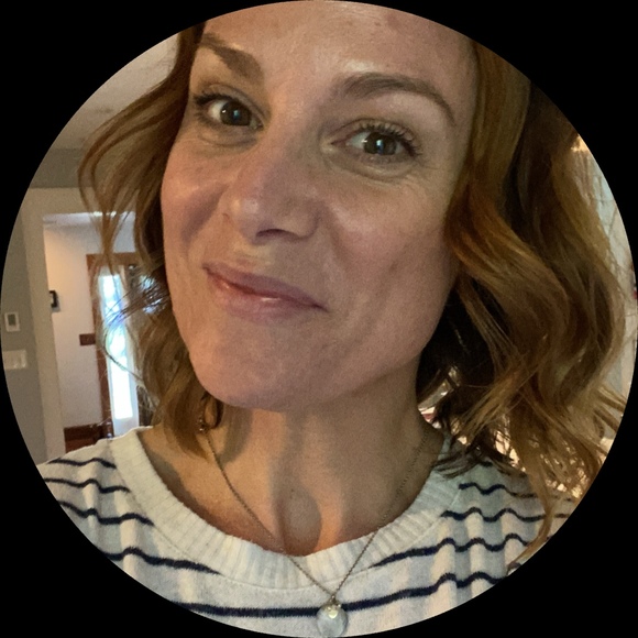Profile Picture of Stephanie Nasteff (@s_nasteff) on Poshmark