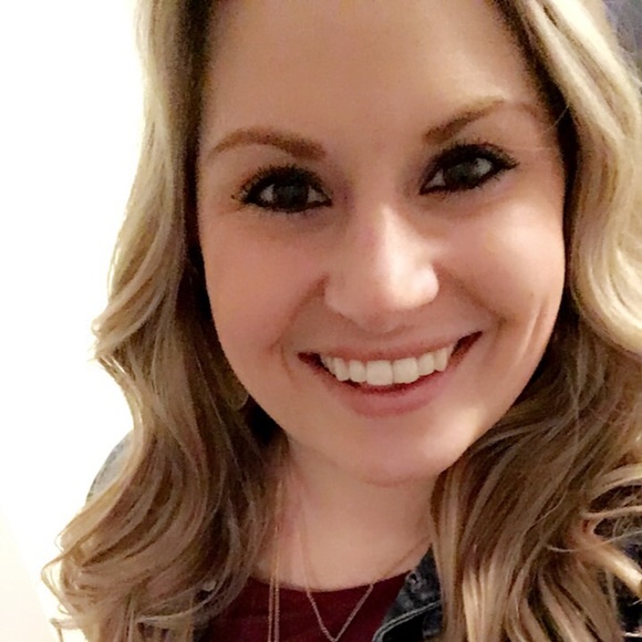 Profile Picture of Jacqueline Probst (@jacksmmhmm) on Poshmark