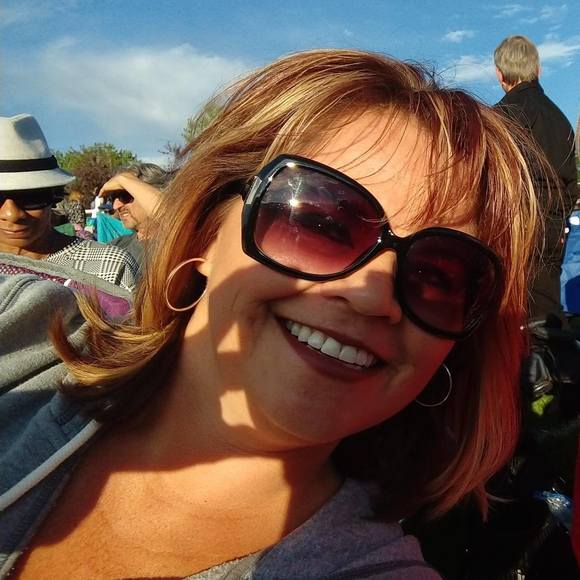 Profile Picture of Renae Oberkramer (@renaeoberkramer) on Poshmark