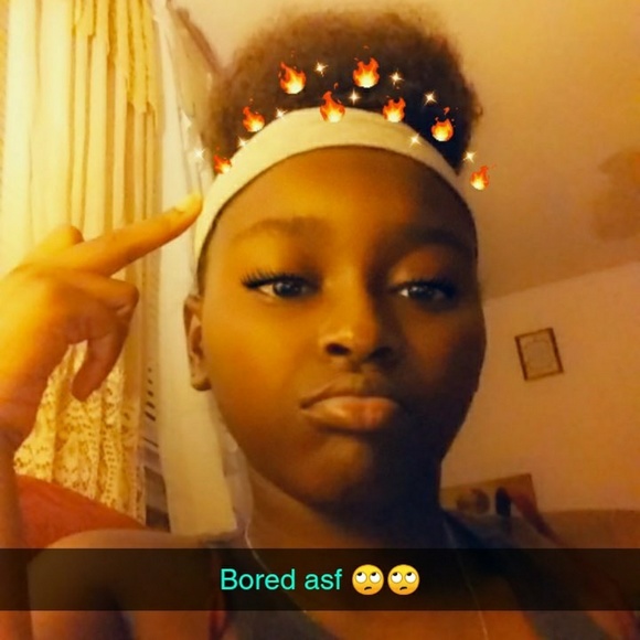 Profile Picture of Shaliyah Schoolfield (@shaliyah16) on Poshmark