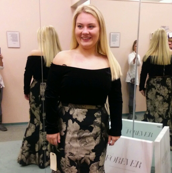 Profile Picture of Melanie Connor (@melanieconnor) on Poshmark