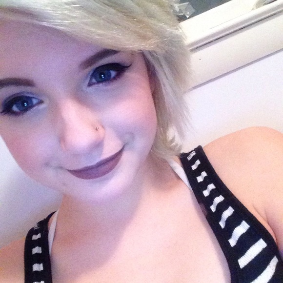 Profile Picture of Christina Lakey (@boo0299) on Poshmark