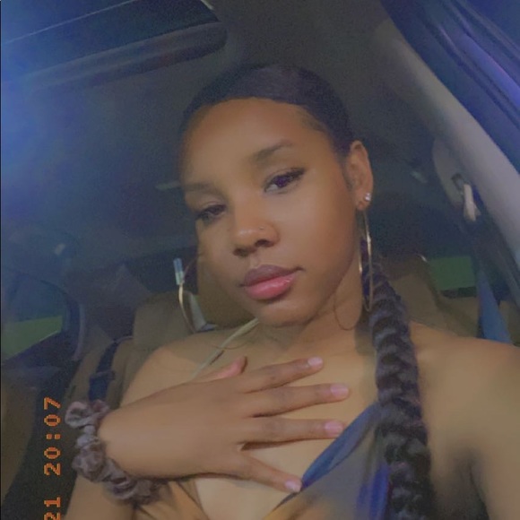 Profile Picture of Tatyona Staten (@tatyonastaten) on Poshmark