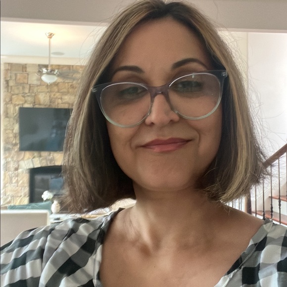 Profile Picture of Maryam Assarpour (@maryamassarpour) on Poshmark