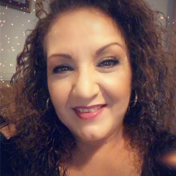 Profile Picture of Elsa Cavazos (@irisdakota1201) on Poshmark