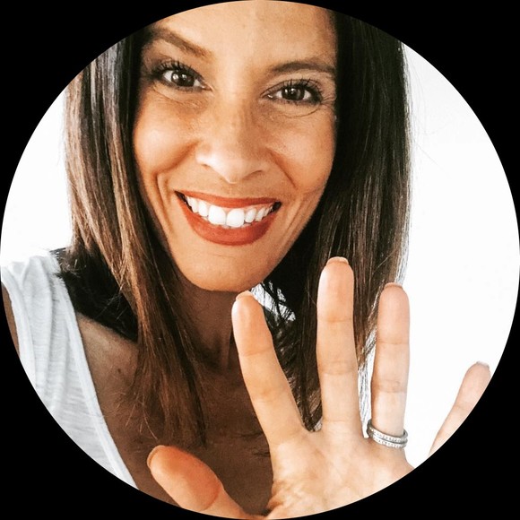 Profile Picture of Erica Pyle (@ericalpyle) on Poshmark
