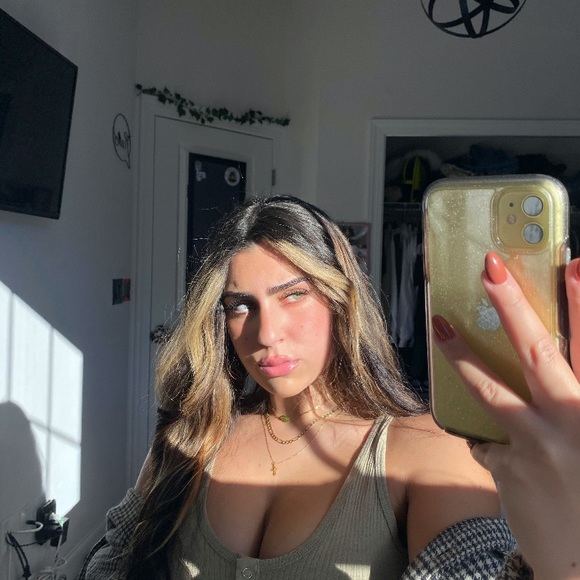 Profile Picture of Jackie Bendeson (@jacckiieee) on Poshmark