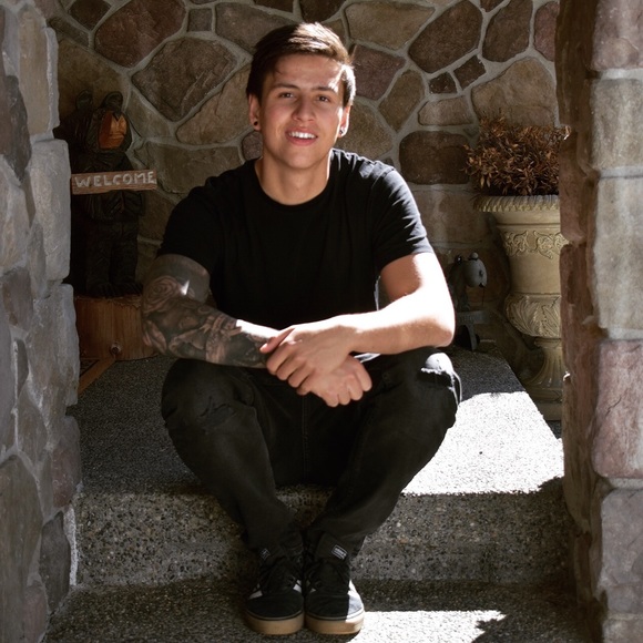 Profile Picture of Jonah Taylor (@jonahmtaylor) on Poshmark