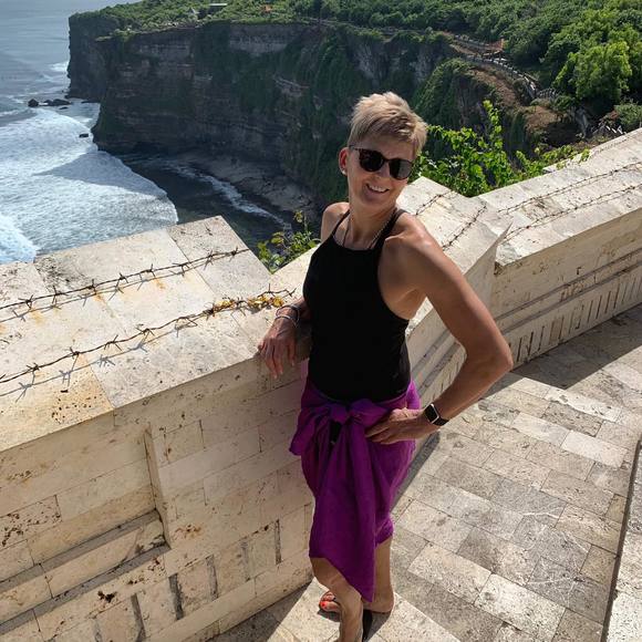 Profile Picture of Joyleen Martin (@joyleen67) on Poshmark