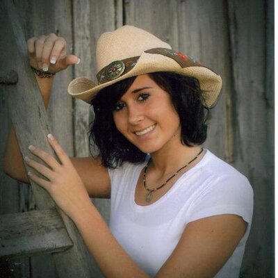 Profile Picture of Alison Springman (@aliibby) on Twitter