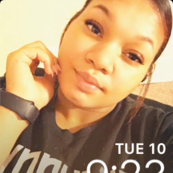 Profile Picture of Bobbie Bonner (@bleus94) on Poshmark