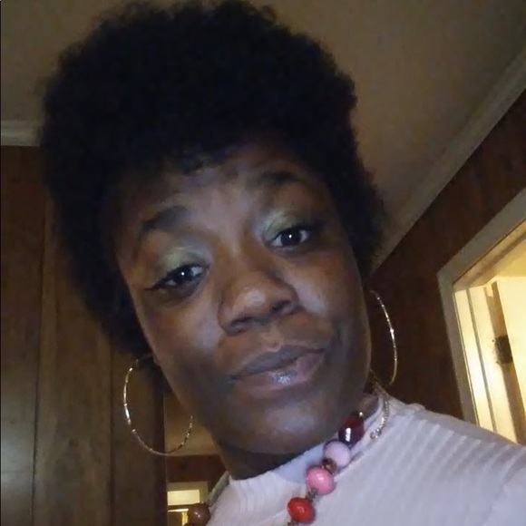 Profile Picture of Laquiesha Townsend (@laquieshat) on Poshmark