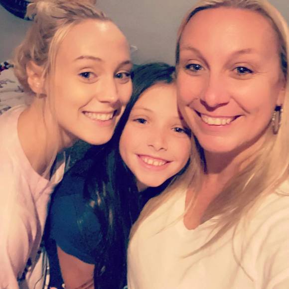 Profile Picture of Dawn Hendry (@rdhendry) on Poshmark