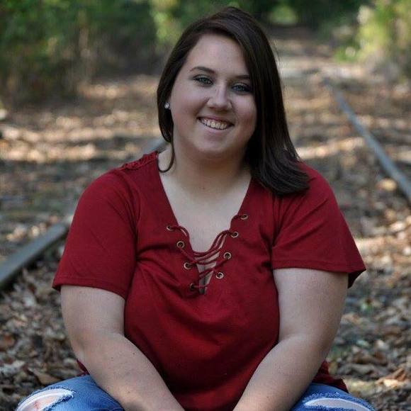 Profile Picture of Ashlee Andrews (@ashleekatlyn) on Poshmark