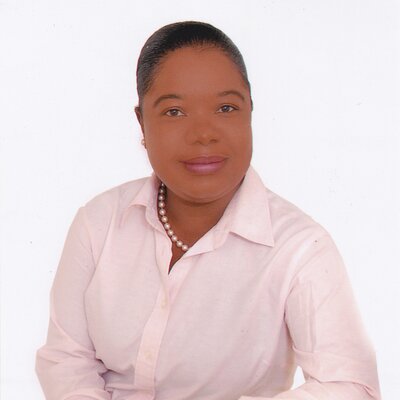 Profile Picture of Lisa Bowe (@liselaine70) on Twitter