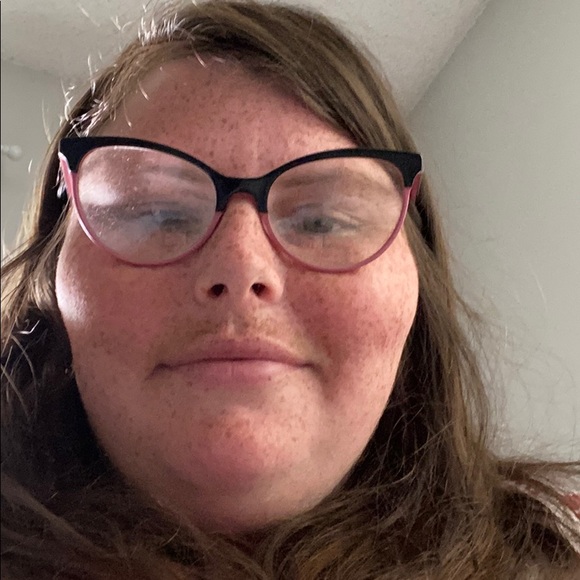 Profile Picture of Rachel Fausnaught (@r_fausnaught) on Poshmark