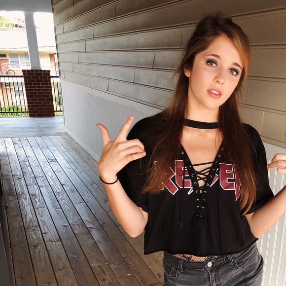 Profile Picture of Scarlet Westenhiser (@scarletw1) on Poshmark