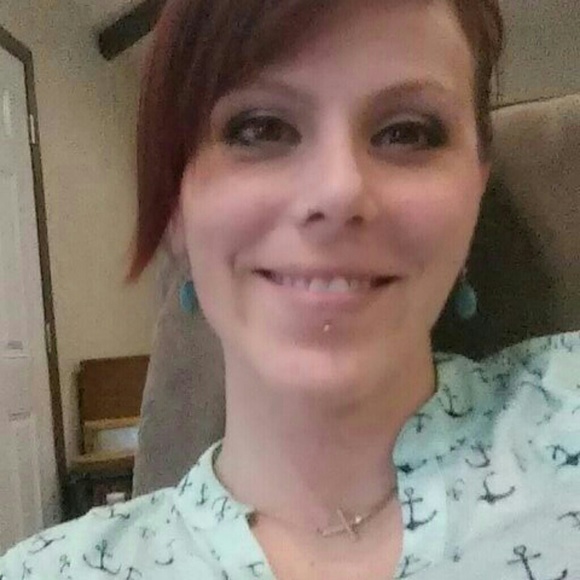 Profile Picture of Jessica Lafriniere (@jessixlovelaugh) on Poshmark