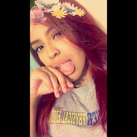 Profile Picture of Sandra Bernal (@xospb17) on Poshmark