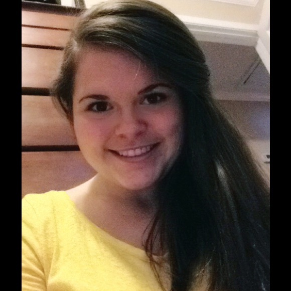 Profile Picture of Lauren Galloway (@foreverlauren25) on Poshmark