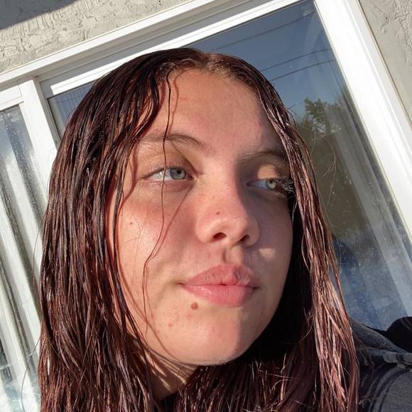 Sarah Sawchak - Poshmark Profile Picture of Sarah Sawchak (@sarahsawchak) on Poshmark