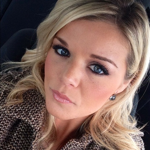 Johnna Heston - Poshmark Profile Picture of Johnna Heston (@johnnaheston) on Poshmark