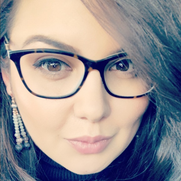 Profile Picture of Jennifer Holster (@jayhlstr) on Poshmark