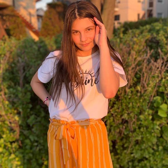 Profile Picture of Amélie Savard (@amelie2006) on Poshmark