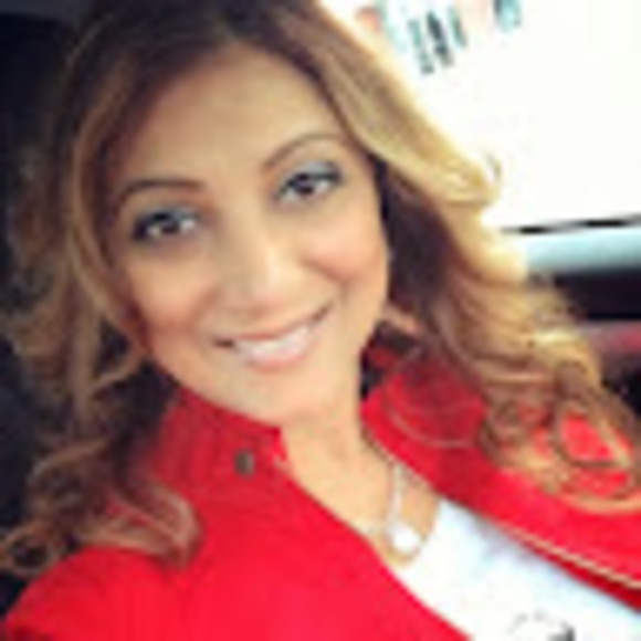 Profile Picture of Mona Arora (@celebratingwow) on Poshmark