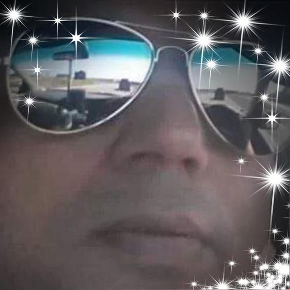 Profile Picture of Zuber Makrod (@zubermakrod730) on Poshmark