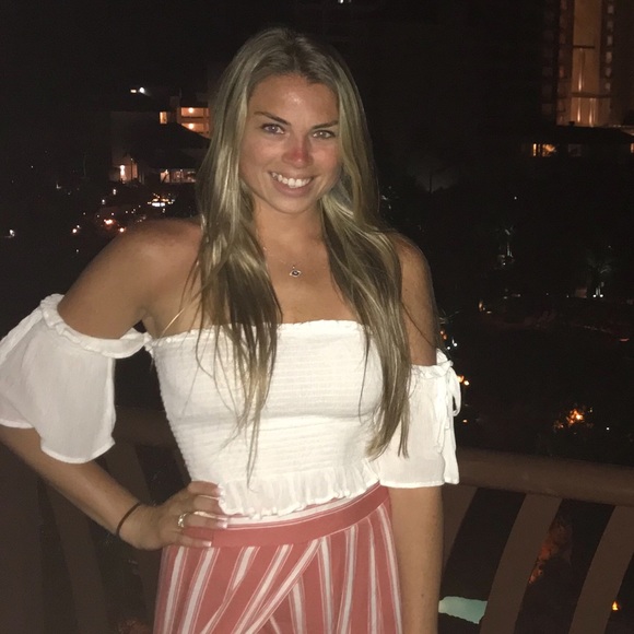 Profile Picture of Kelly Loeber (@kloe55) on Poshmark