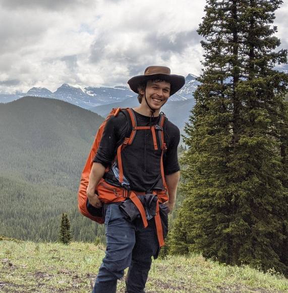 Profile Picture of Aaron Emde (@aaron_emde) on Poshmark