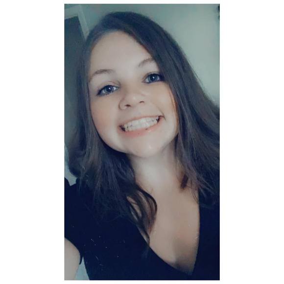 Profile Picture of Julia Stone (@jstone656) on Poshmark