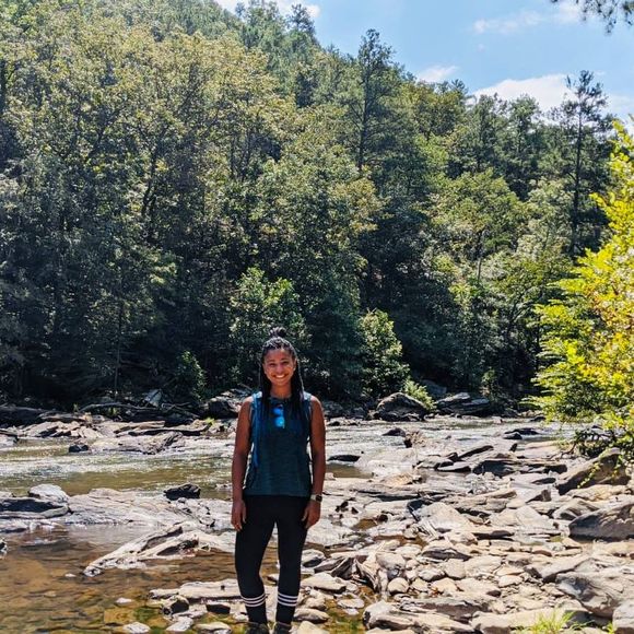 Profile Picture of Saoni Sanz (@nurisar) on Poshmark