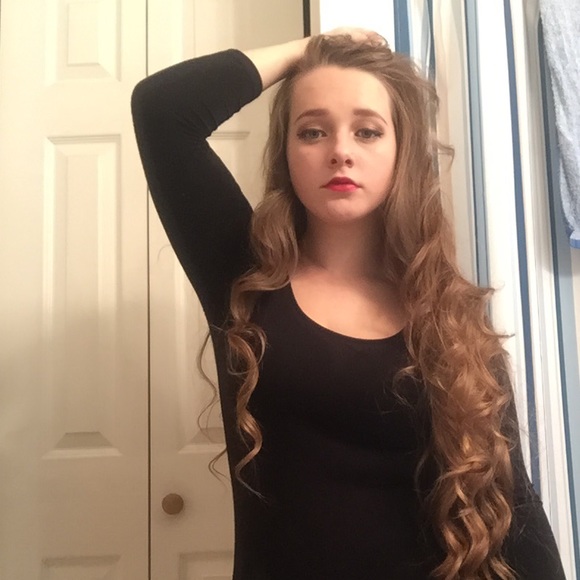 Profile Picture of Lindsay Hill (@lindsayhill1322) on Poshmark