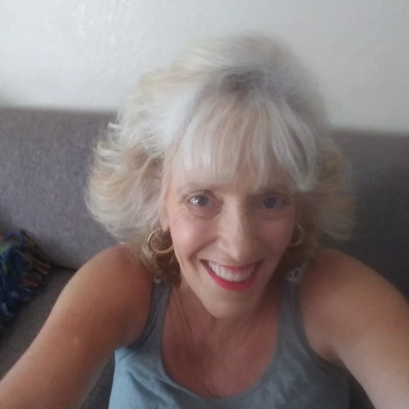 Profile Picture of Lisa Broocks (@wooooftkt) on Poshmark