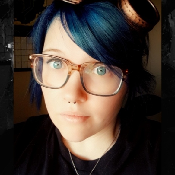 Profile Picture of Alyssa Snively (@asnively1993) on Poshmark