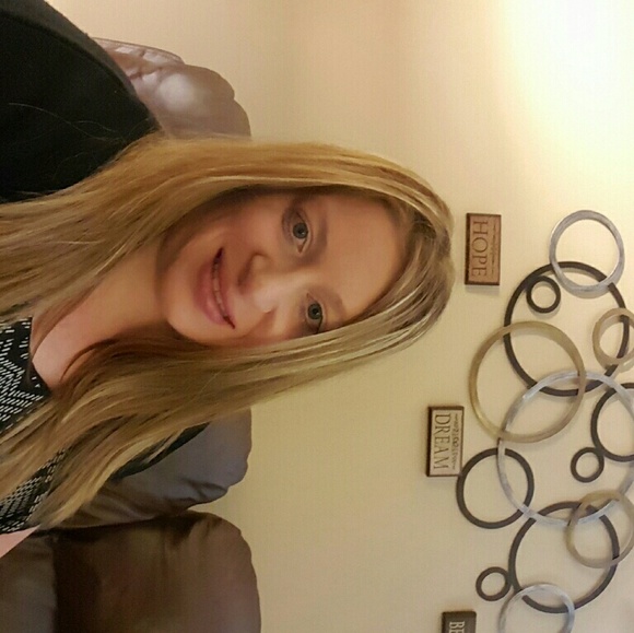 Profile Picture of Jess Farrell (@jessf0430) on Poshmark