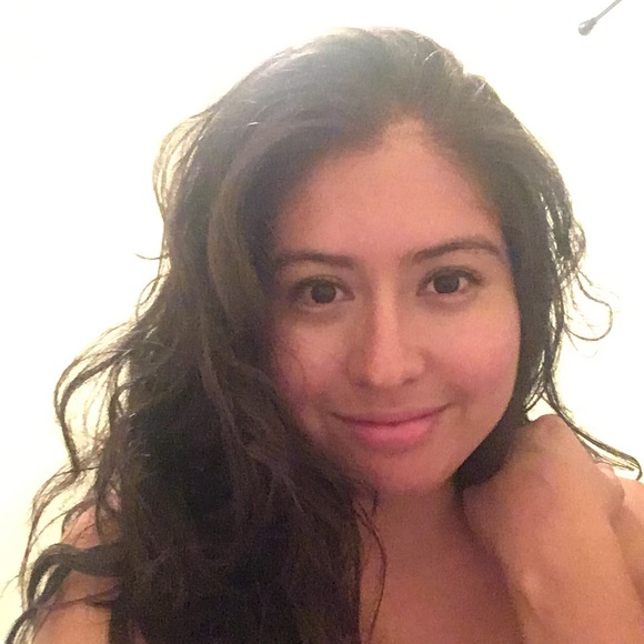 Profile Picture of Diandra Tobon villagomez (@dyamilk) on Poshmark